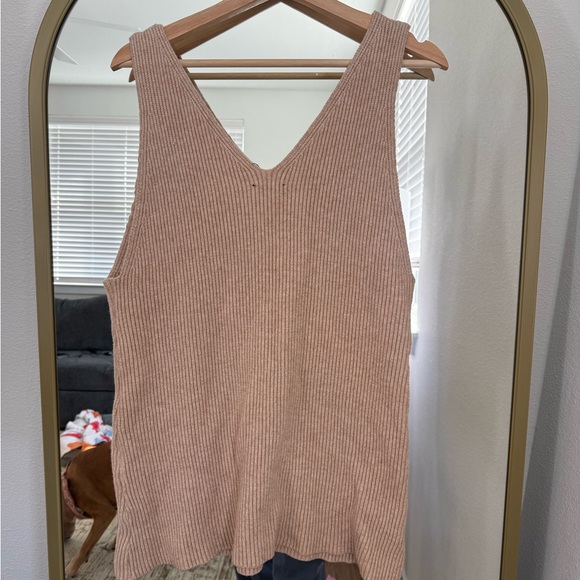 Storia Women's Beige Ribbed Tank Top with Pockets - Picture 4 of 4